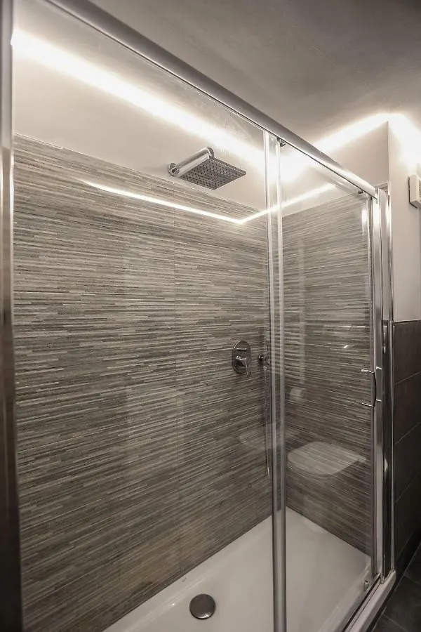 Stylish Apartment Near Duomo Milan 0*,
