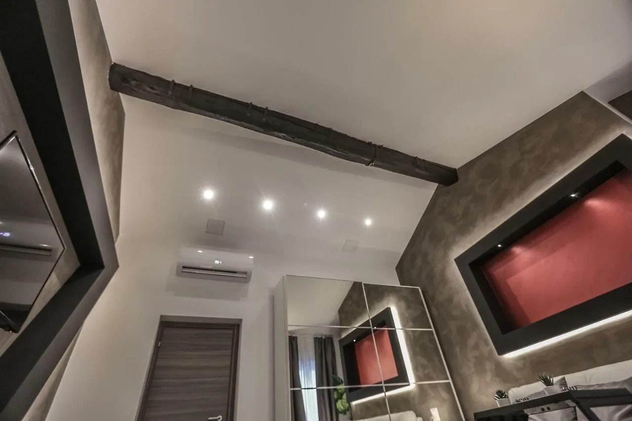 Stylish Apartment Near Duomo Milão