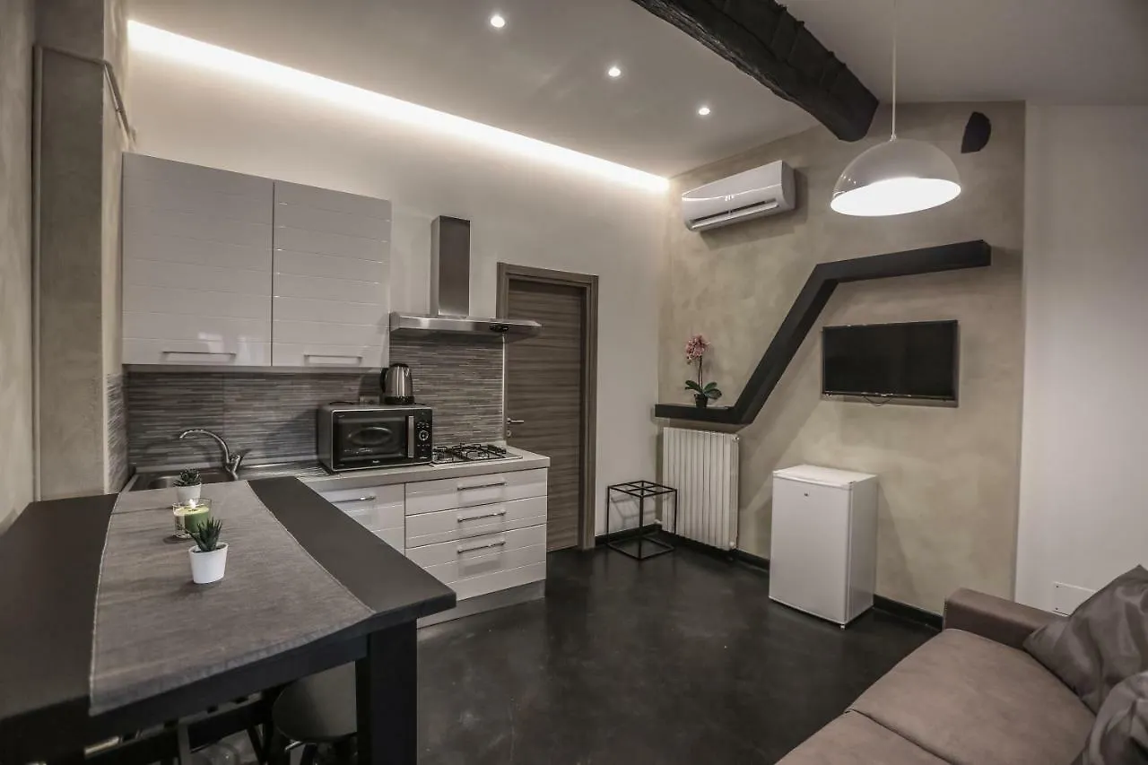 Stylish Apartment Near Duomo Milan 0*,